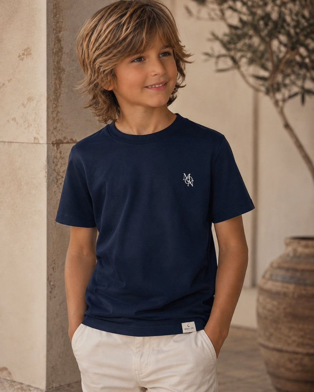 Camiseta Atlantic Navy Junior — niño, delantera con monograma bordado en blanco