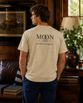 Camiseta Heritage — modelo, espalda con lema Created to stand out