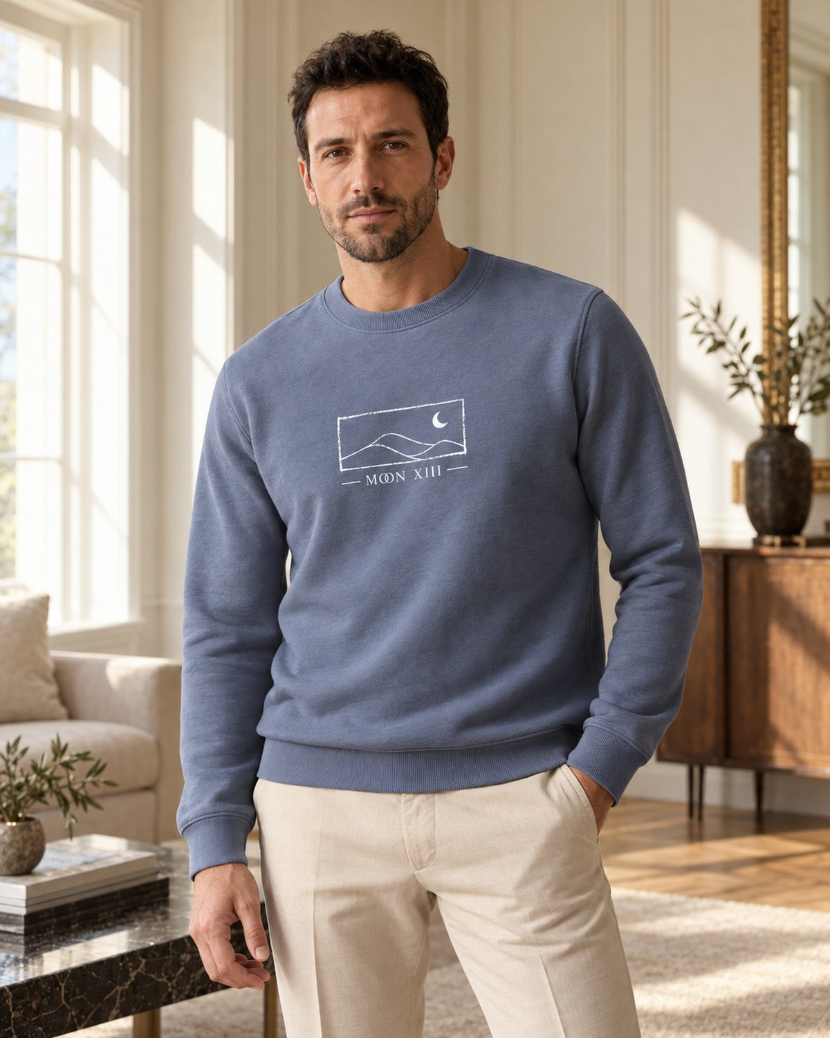 Sudadera Horizon Crewneck — modelo de frente en un salón, con el estampado del horizonte en el pecho